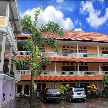 Baru Dua Beach Hotel Бануванги Екстериор снимка
