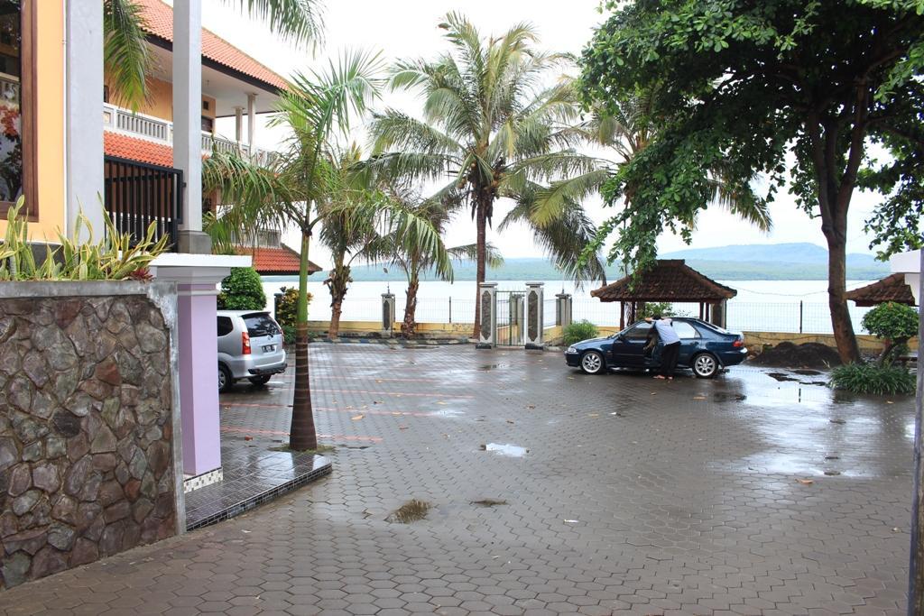 Baru Dua Beach Hotel Бануванги Екстериор снимка