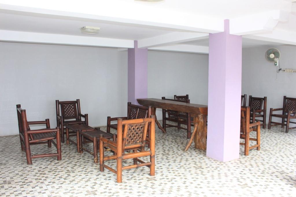 Baru Dua Beach Hotel Бануванги Екстериор снимка