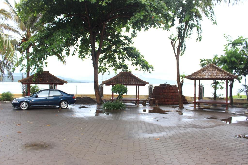Baru Dua Beach Hotel Бануванги Екстериор снимка
