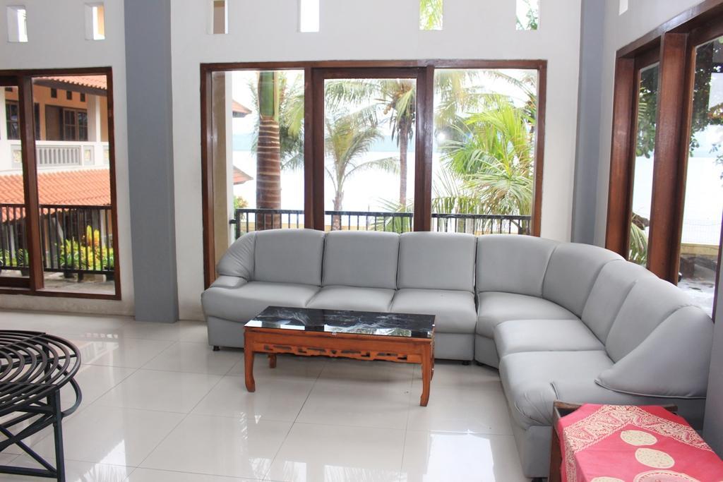 Baru Dua Beach Hotel Бануванги Екстериор снимка